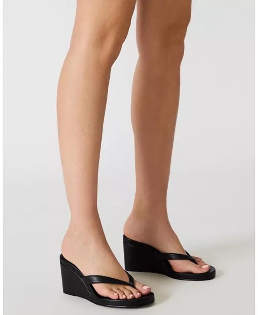 Steve Madden Playing wedge Thong Sandal Black size 11